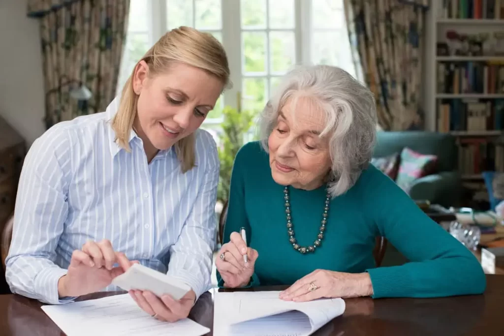 mom helping daughter with a guarantor home loan application